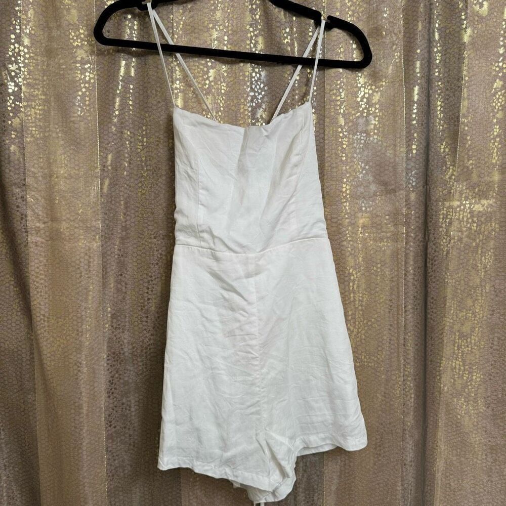 NBD Revolve White Lace Up Back Linen Shorts Romper Medium